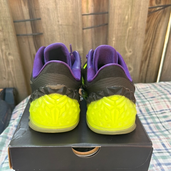 Nike Zoom Kobe Venomenom 5 “ Joker “
Size 8.5 - Picture 3 of 6